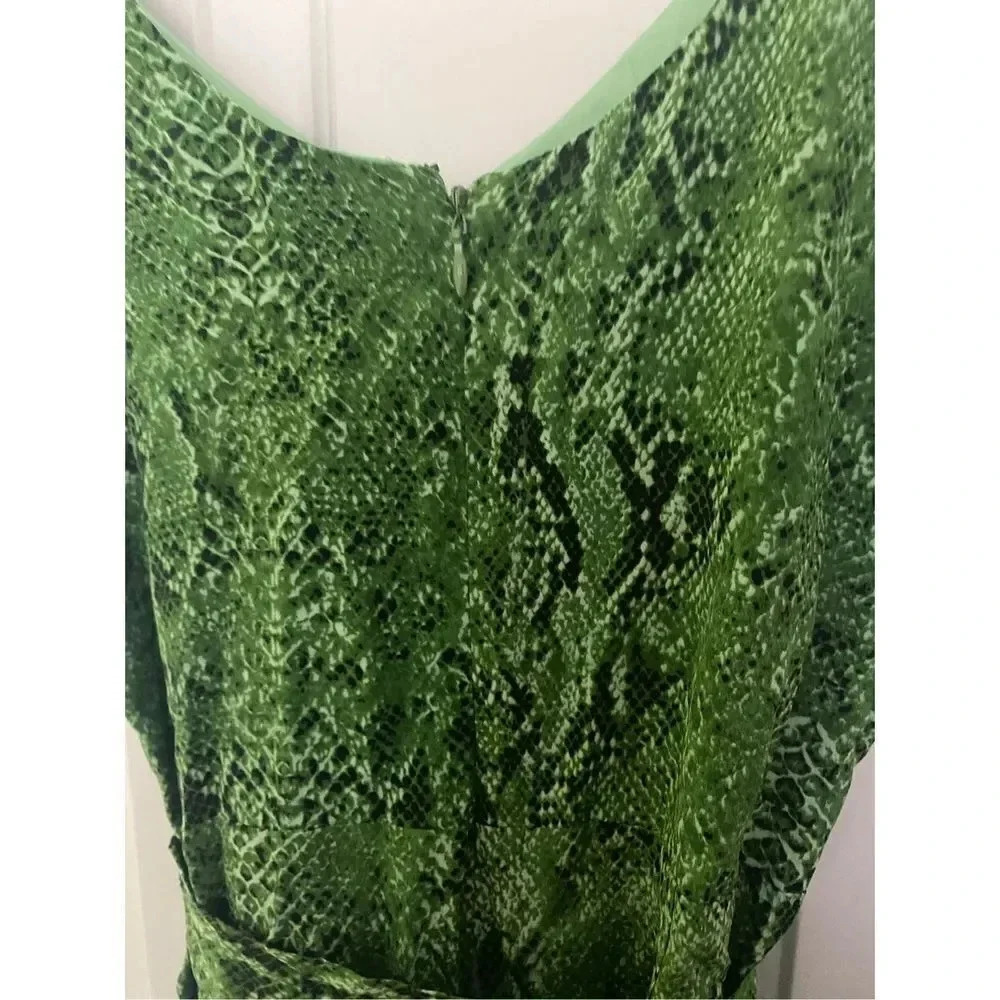L’Agence Jaelyn Green Silk Animal Print Cropped Wide Leg Jumpsuit Size 2 - Picture 9 of 10